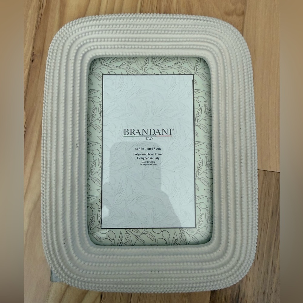 Beautiful cream 4x6 picture frame